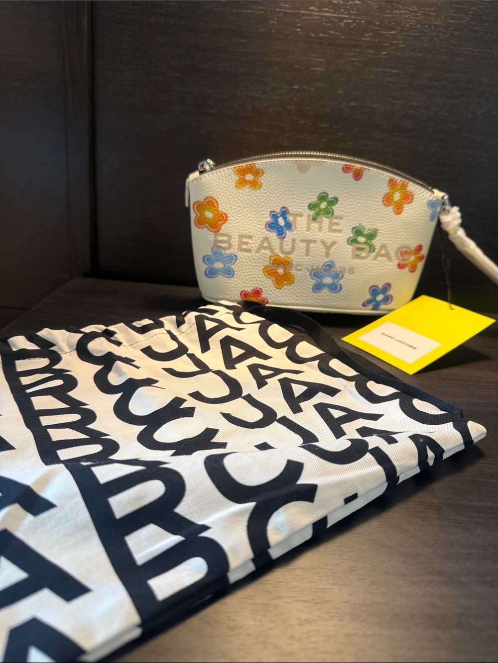 MARC JACOBS The Wild Daisy the Beauty Bag - Picture 2 of 7
